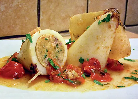 Calamari ripieni con olive e capperi