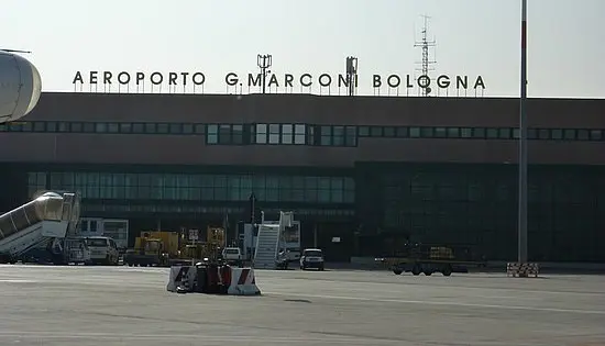 Bologna: il Marconi chiude per due giorni, le compagnie non avvertono i clienti