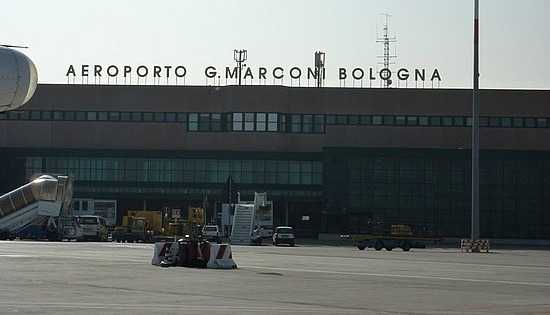 Bologna: il Marconi chiude per due giorni, le compagnie non avvertono i clienti