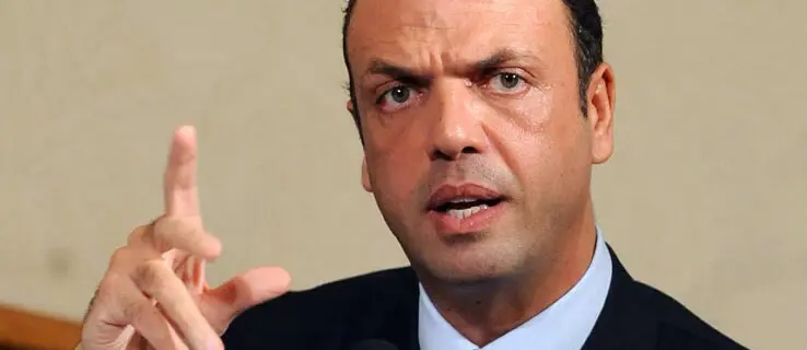 Alfano: "Lavoriamo per un subentro con una operazione Frontex all'operazione Mare Nostrum"