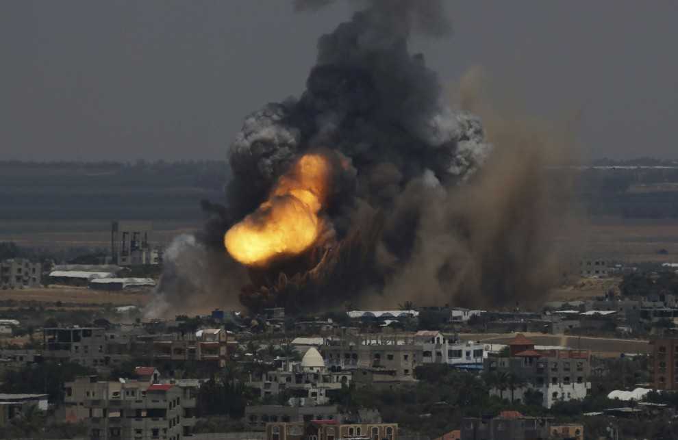 Jet e droni bombardano la striscia di Gaza