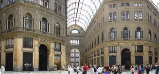 E' in coma il ragazzo ferito dal crollo alla Galleria di Napoli. Fiaccolata stasera a Marano