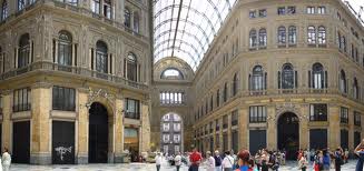 E' in coma il ragazzo ferito dal crollo alla Galleria di Napoli. Fiaccolata stasera a Marano