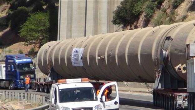 Un'enorme torre di raffinazione verrà trasportata da Dubai al Kurdistan Iracheno via Turchia