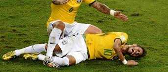 Brasile 2014, folle idea Neymar: "Voglio giocare la finale". I medici: "Rischia la carriera"
