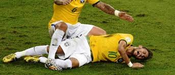 Brasile 2014, folle idea Neymar: "Voglio giocare la finale". I medici: "Rischia la carriera"