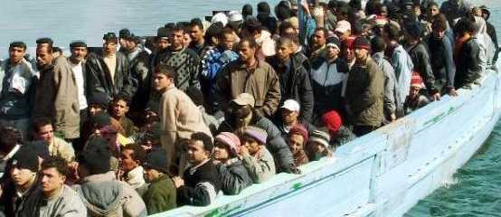 Ragusa, natante elude Mare Nostrum e fa sbarcare migranti per poi fuggire