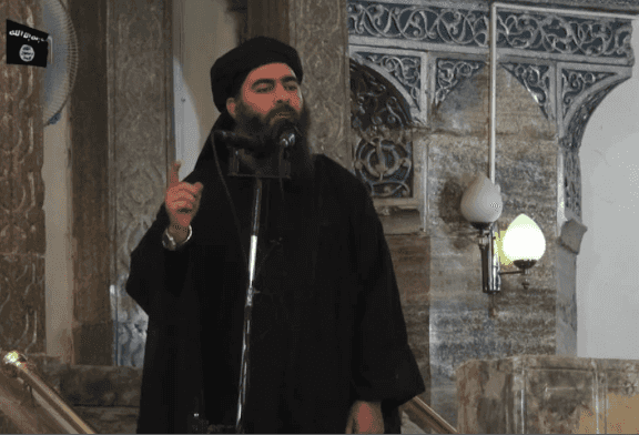 Abu Bakr al Baghdadi, il califfo dell'Isis, mostra al mondo il suo volto