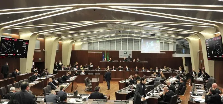 Regione Lombardia: malumori nella maggioranza. L'opposizione: "Crisi strisciante e scontri continui"