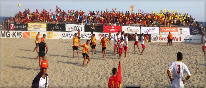 La sabbia di Catanzaro si infiamma per il Beach Soccer