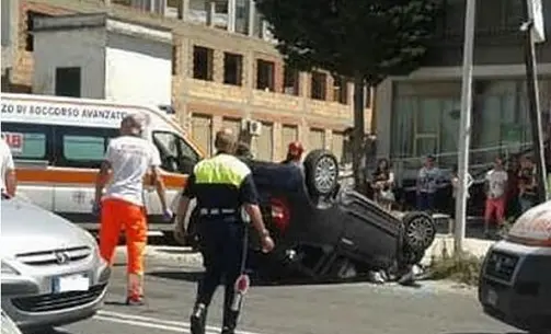 Incidente stradale, auto si ribalta alle porte di Quartu. Ieri anziana investita a Cagliari