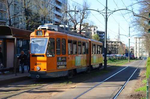 Torino: tram della linea 16 investe uomo, è grave