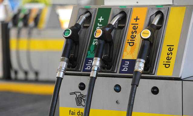 Benzina: nuova raffica di rincari dopo il rialzo Eni