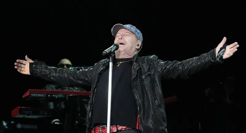 Vasco Rossi infiamma lo Stadio Olimpico di Roma con la prima del Live Kom014