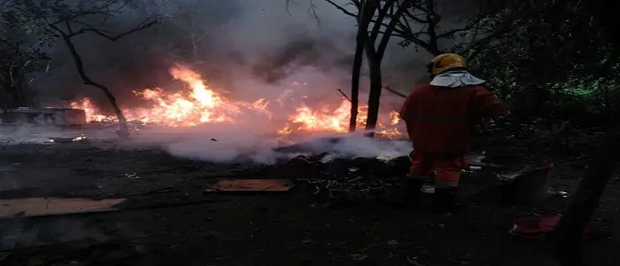 Fiamme in un campo rom a Pagani: si è evitata la strage