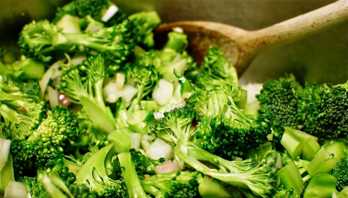 Mangiare broccoli al vapore tutti i giorni aiuta gli asmatici a respirare normalmente