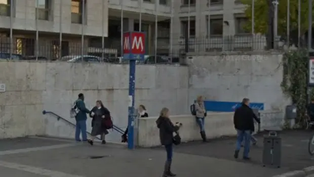 Roma, paura nella metro: treno fermo per un guasto, passeggeri evacuati nelle gallerie