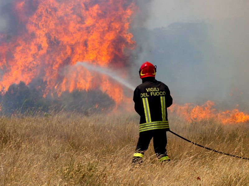 Incendi, domenica di fuoco in Sardegna