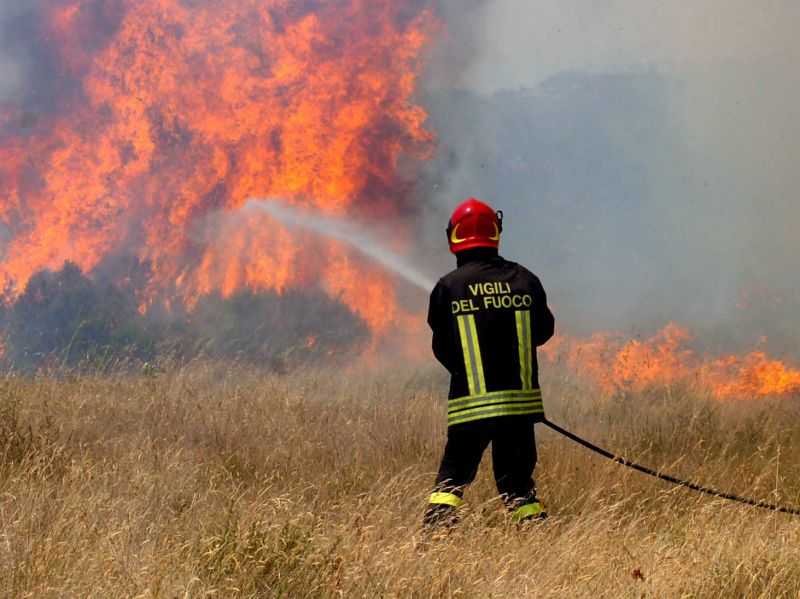 Incendi, domenica di fuoco in Sardegna