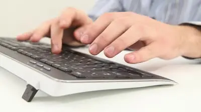 Torino: professore arrestato per avances su Facebook