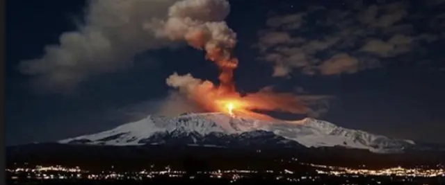 Eruzione Etna, l'attività stromboliana prosegue. Aeroporto di Catania operativo