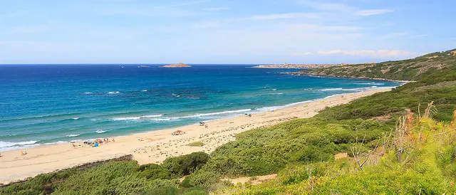 Mare pericoloso, turista annega a Badesi. Sette persone salvate da un canoista a Narbolia