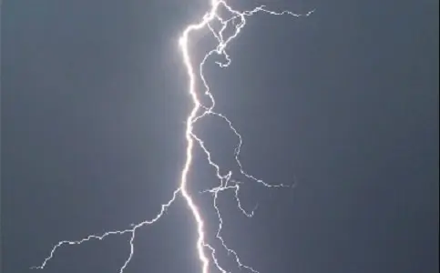 Temporale in Abruzzo: morto un uomo folgorato sotto un ulivo