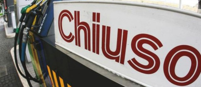 Benzinai, confermato lo sciopero ma non per tutti. Self service chiusi fino al 17 giugno