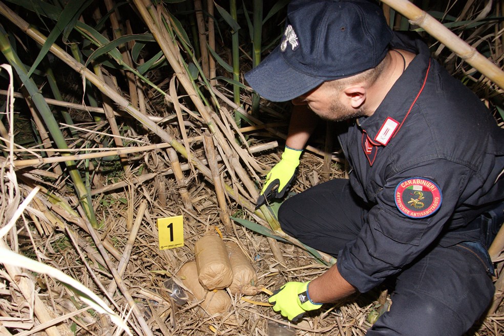 Scoperti 4,5 chili di esplosivi