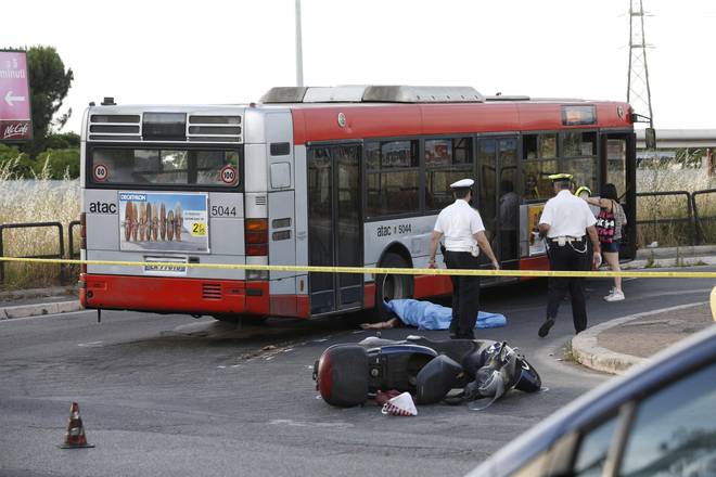 Incidente sull'Anagnina: donna perde la vita