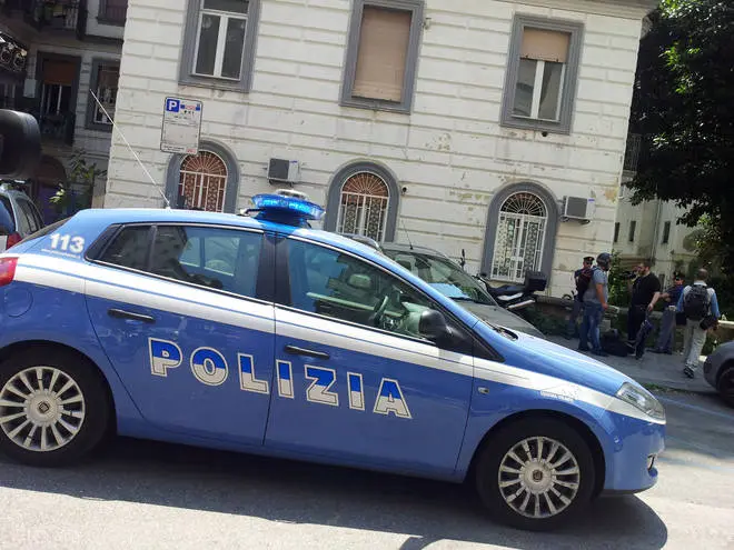 Napoli: uomo morto in strada da due giorni