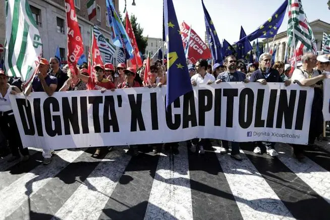 Sciopero a Roma: disagi e traffico in tilt. Contestato il sindaco Marino