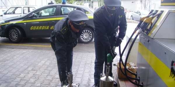 Contrabbando di carburante: 26 pompe di benzina sequestrate