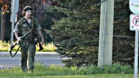 Canada: caccia all'uomo vestito ed armato come Rambo, ha ucciso 3 poliziotti