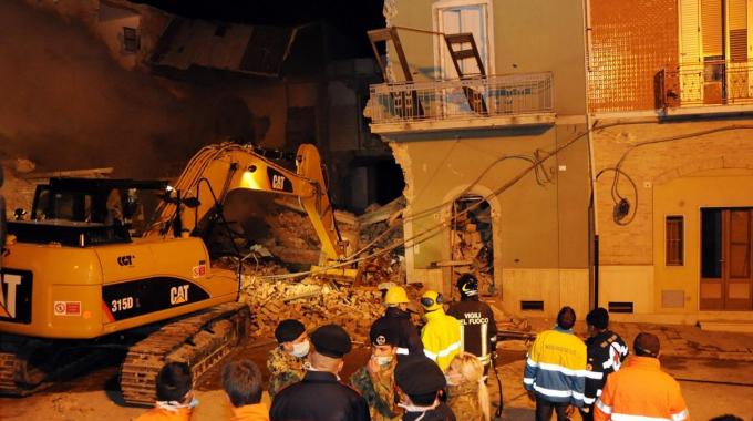 Crolla palazzina alle 4 di stamattina: 2 morti