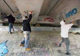 Preda dei graffitari italiani anche le città turistiche Estere, 21enne arrestato a Davos in Svizzera