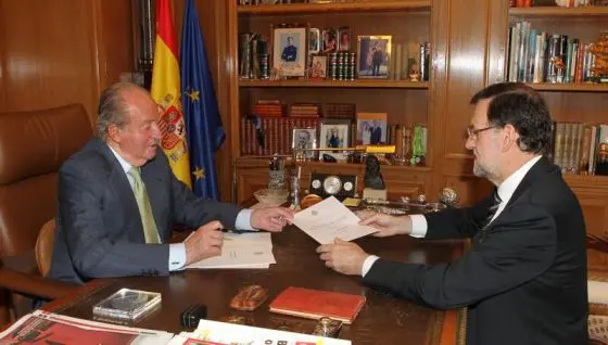 Spagna, il Re Juan Carlos abdica: trono ceduto al figlio Felipe