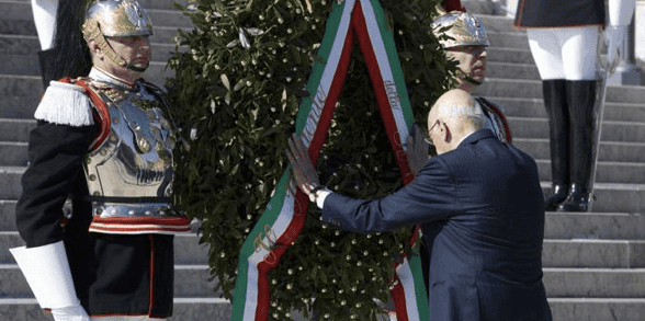 Festa 2 Giugno, Napolitano all'Altare della Patria per l'omaggio al monumento del Milite Ignoto