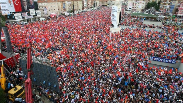 Gezi Park, un anno dopo: fermi e feriti, Erdogan contro i manifestanti