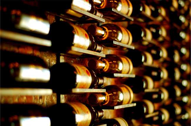 Maxi frode del vino: 30mila bottiglie sequestrate