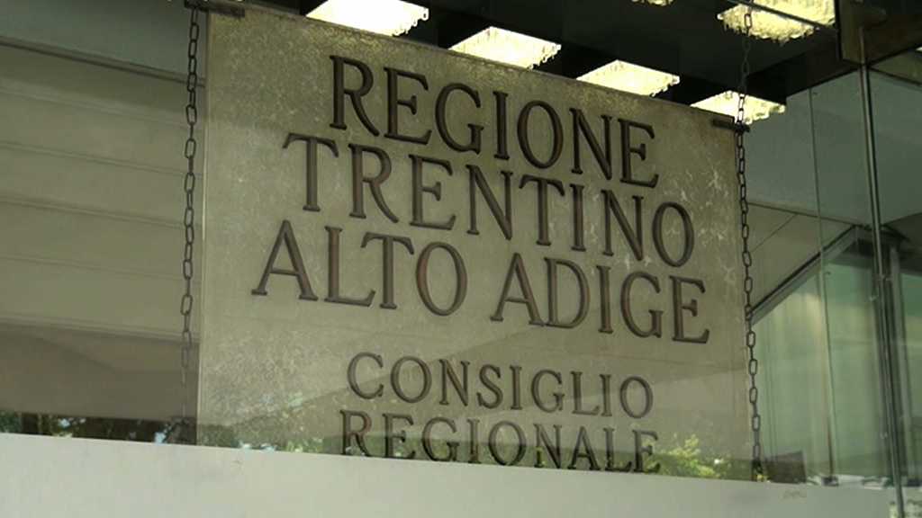 Vitalizi in Trentino, i sindacati: "I 44 milioni vadano alle famiglie in difficoltà"