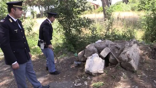 Ragazza accoltellata e abbandonata ora in gravi condizioni