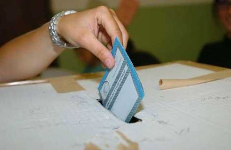 Abruzzo,Election Day: affluenza al 61,5%, vince D'Alfonso. Sì al Referendum, 4 ballottaggi certi