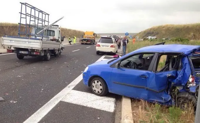 Auto tamponata da un camion sulla 131. Morto un ottantacinquenne di Codrongianos