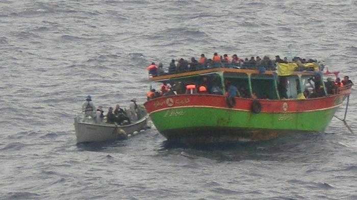 Immigrazione: soccorsi due barconi. All'interno oltre 100 bambini
