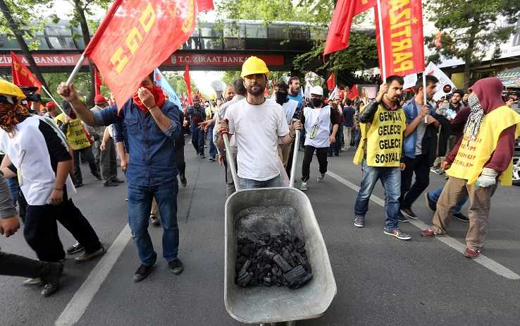 Turchia, incendio nella miniera di Soma: le vittime salgono a 301