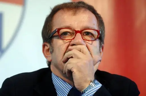 Sanità, Maroni: «Mai più appalti in mano agli ospedali. Ci penserà la Regione»