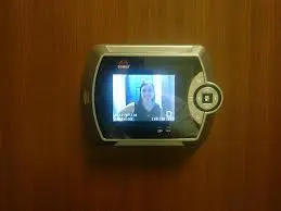 Corte tedesca vieta lo spioncino digitale della porta di casa