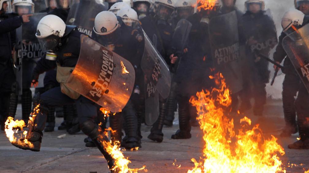 Ancora scontri a Caracas: ucciso un poliziotto