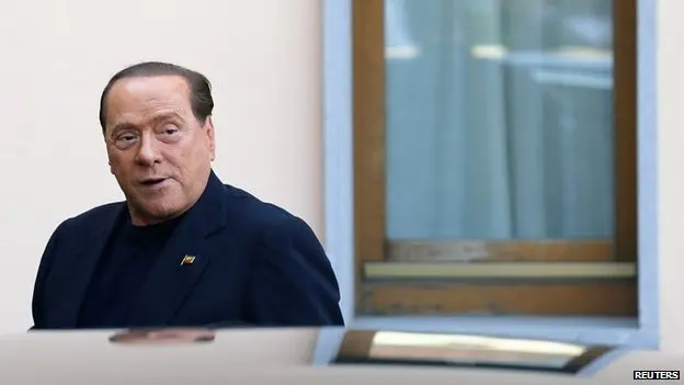 Silvio Berlusconi: primo giorno ai servizi sociali con i malati di Alzheimer